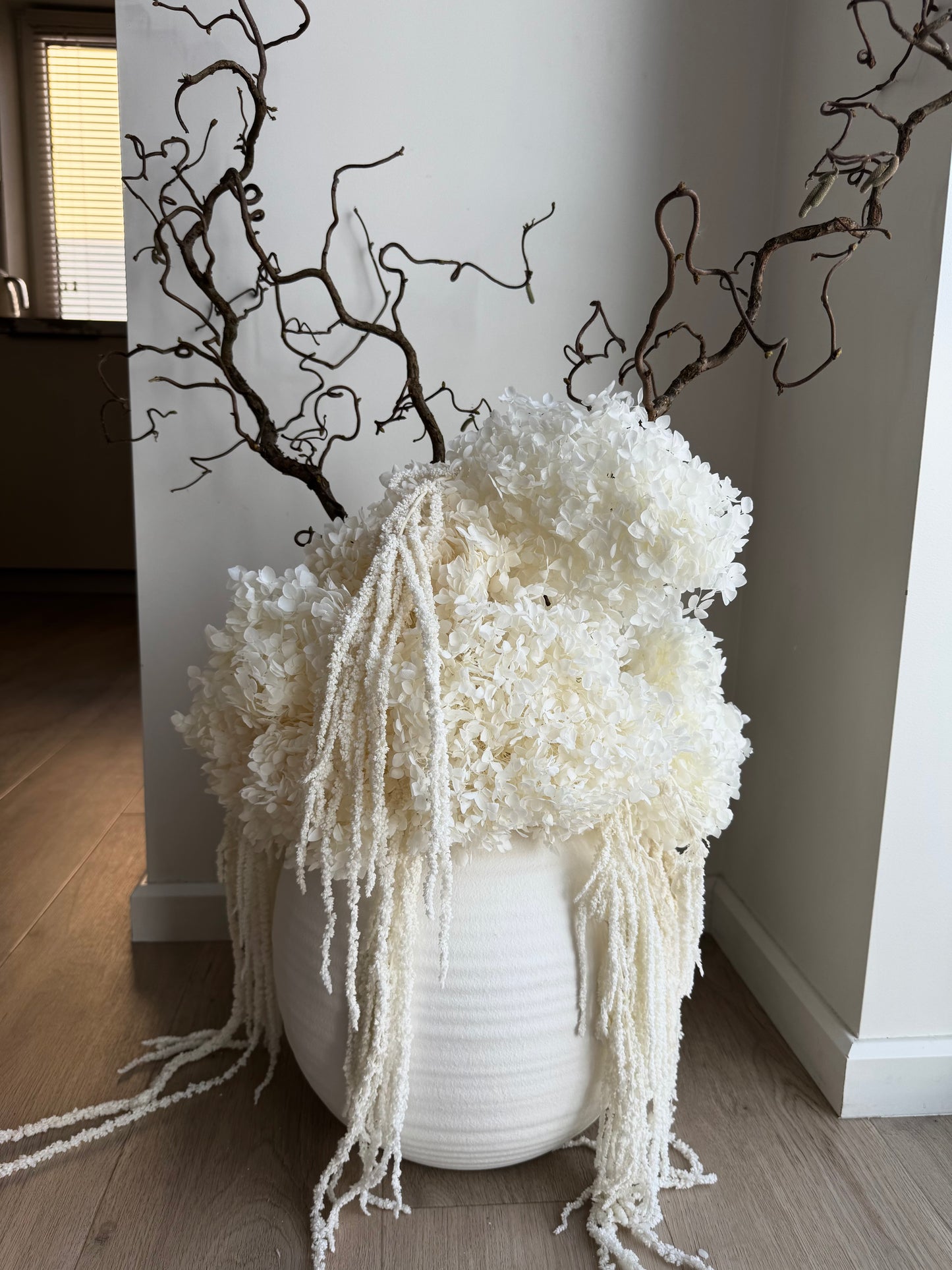 Puokštė Baltoji Karūna Su Vaza