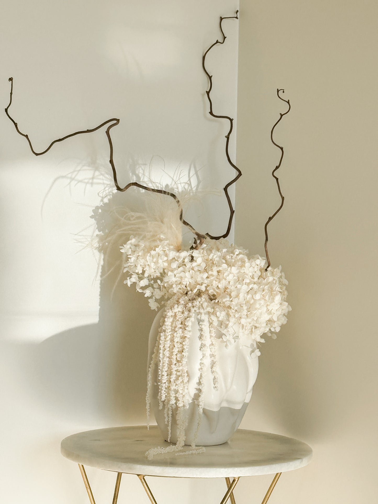 Balinta Puokštė Su Vaza